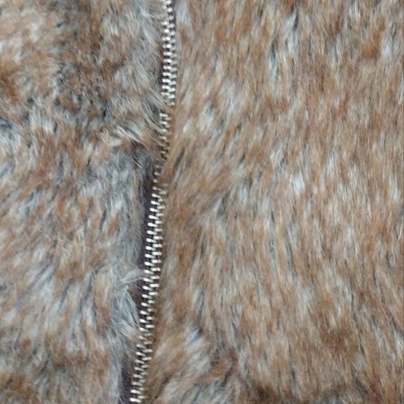 Shasa Faux Fur Outerwear Vest - Picture 4 of 8